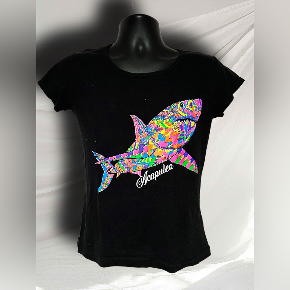Acapulco Colorful Shark Graphic Tee – Size Small